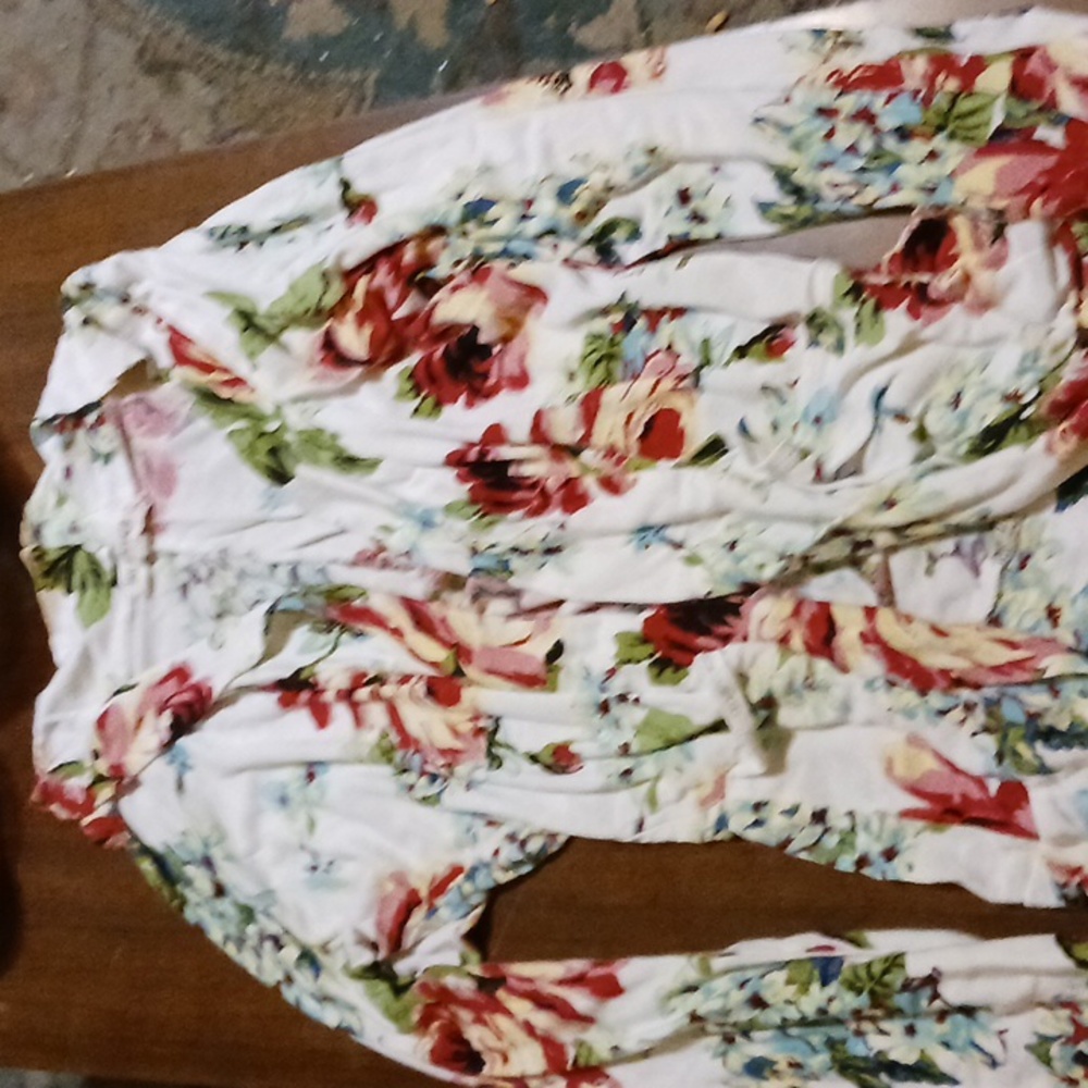 Dressy top  Brand Hot tempered Size Large Cover up top